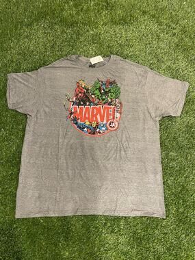 NWT Marvel Avengers Comic Super Heroes Graphic T-Shirt Mens 2XL Gray New